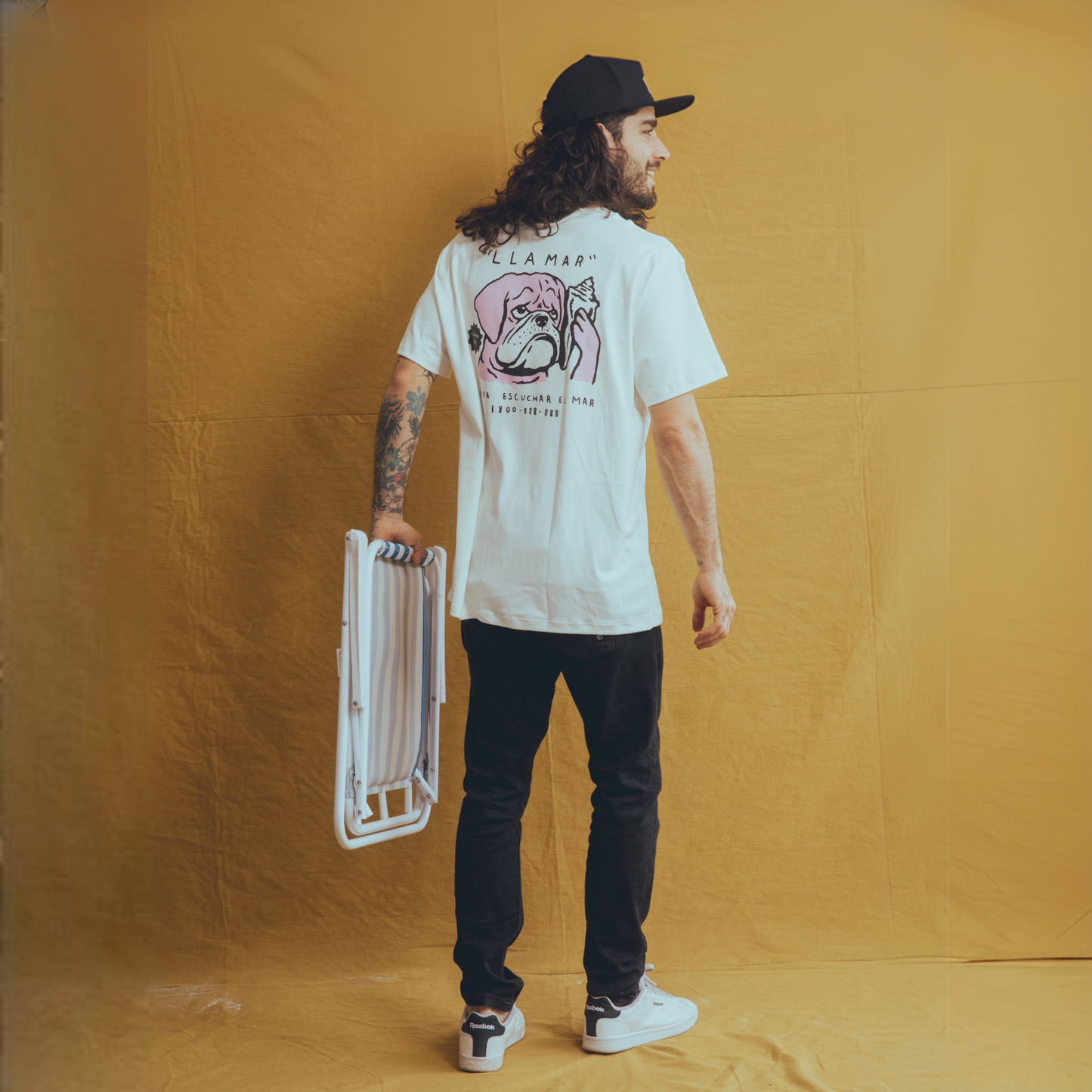 Camiseta “Llamar para escuchar el mar”