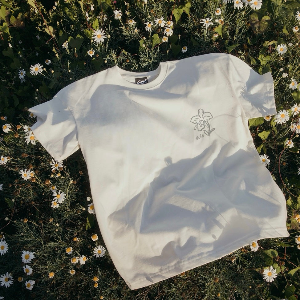 Camiseta “Entre orquídeas “